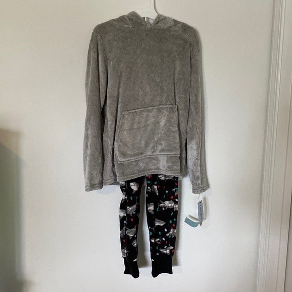 NWT Cat & Jack 2 Piece Shark Pajamas w/ Shark Fin Hood - Picture 1 of 3